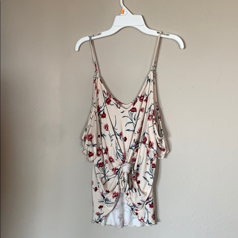 T-shirt with cut out shoulders